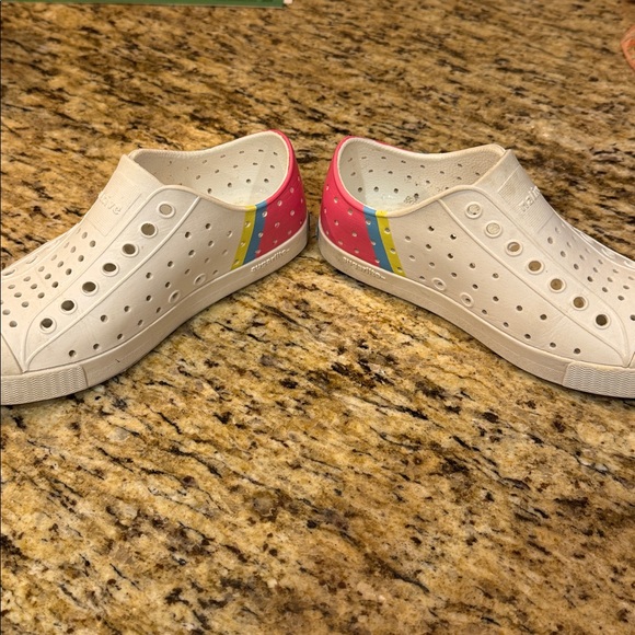 Native Sandals - Picture 2 of 5